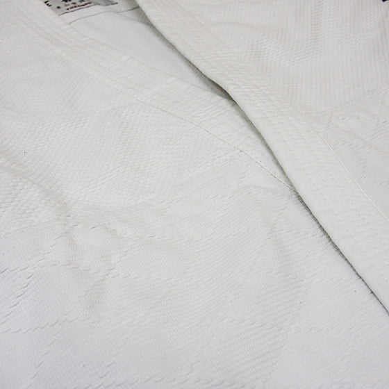 The hishi-zashi patterning on the lower half.