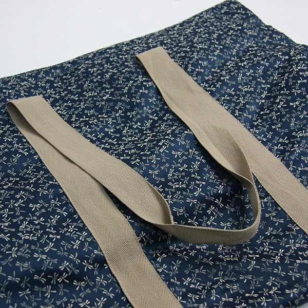View of the straps on the bogu bag.