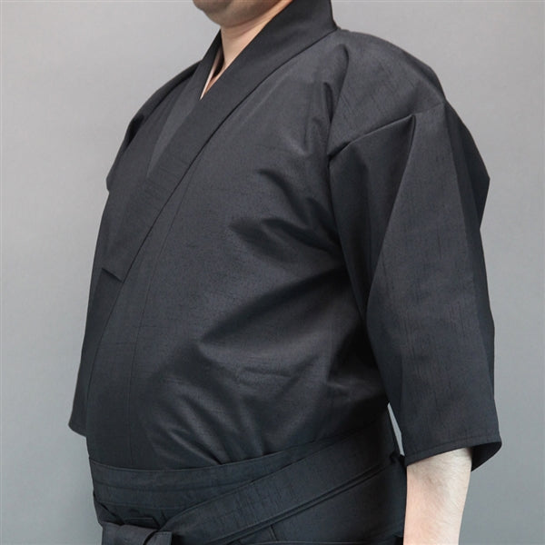 Akastuki dogi worn and seen from the side.