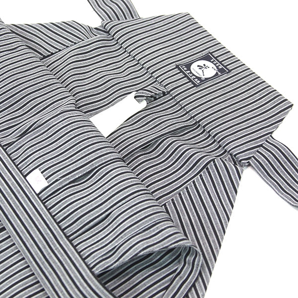 Front view of the hakama's koshi-ita and hera tag.
