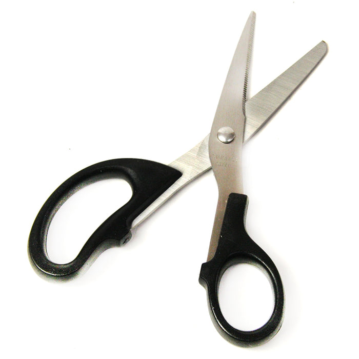 The scissors included in the set.