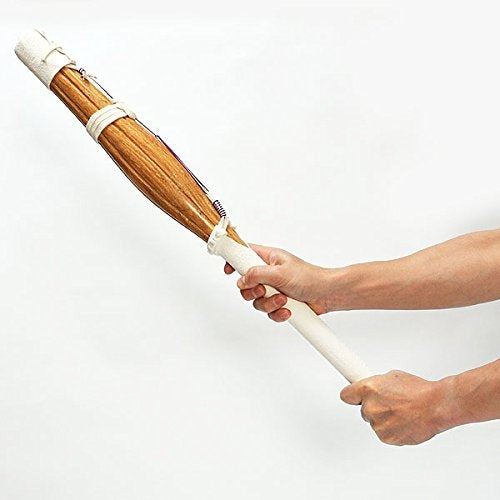 The shinai held in two hands.