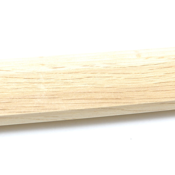 Close-up of the white oak wood grain.