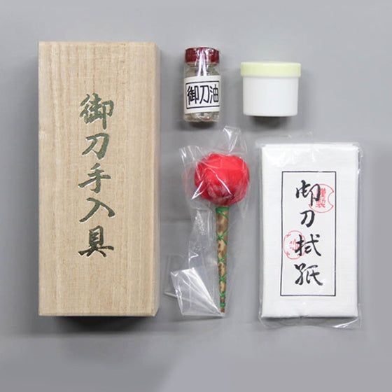 Full view of the contents and the paulownia box.
