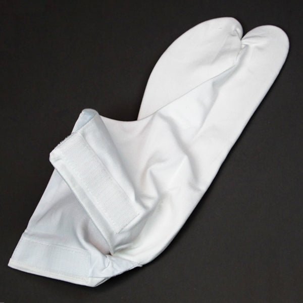 Alternative view of the white budo tabi.