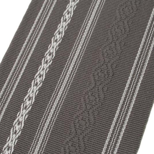 The grey obi close-up.