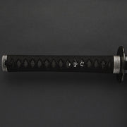 Full side-on view of the tsuka with ishime fittings.