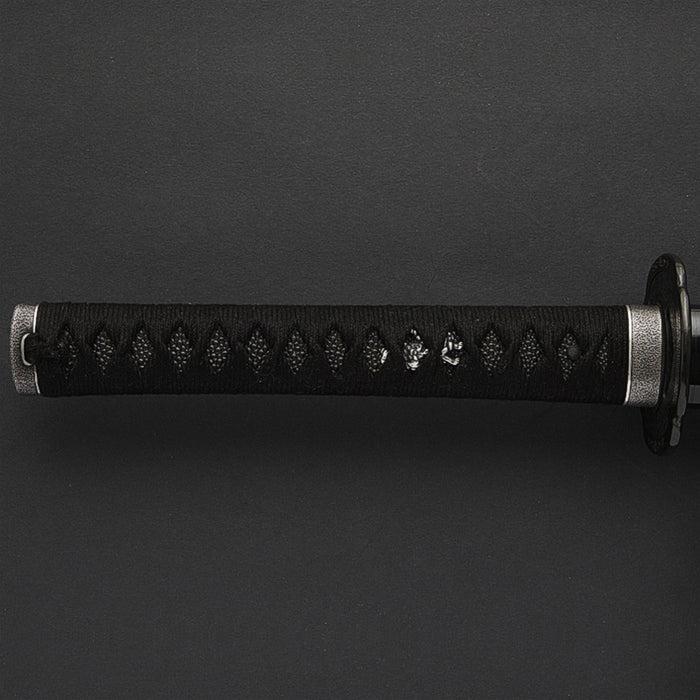 Full side-on view of the tsuka with ishime fittings.