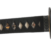 Close-up of the wasp themed menuki beneath the hinerimaki wrapping.