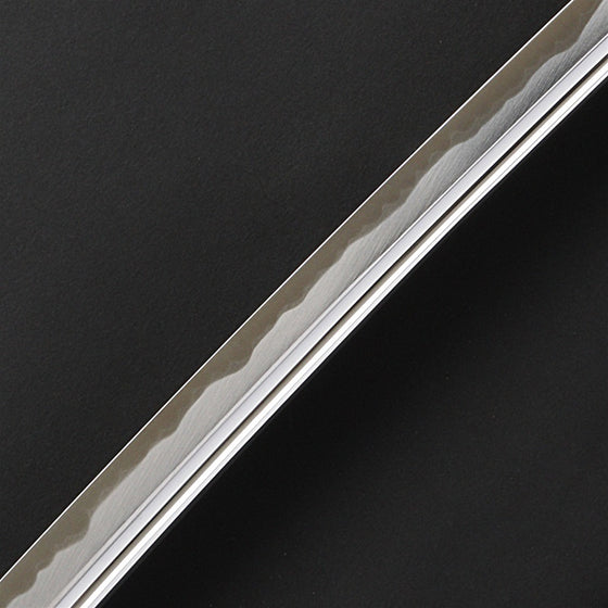 Close-up of the hamon and bohi.