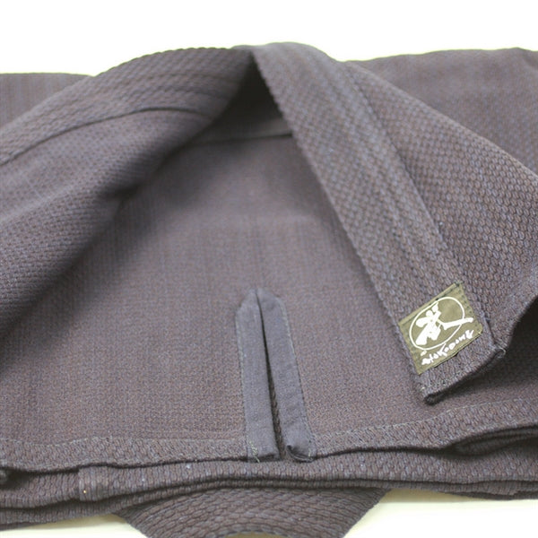 Rear vent and inner fabric close-up.