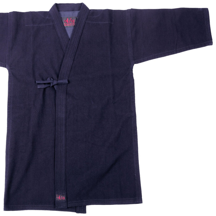 Ayollar qamoqxonasidagi soqchilar mahbusni sikishadi Sovutgichga zarba