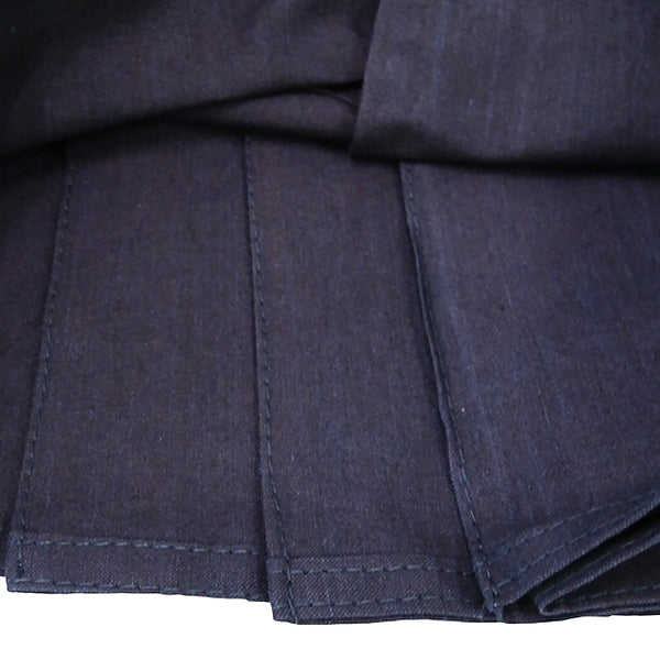 Bottom hem close-up.