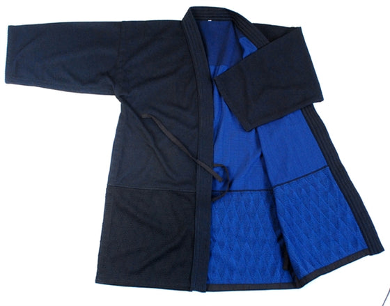 Lain flat and opened up to show inner lining.