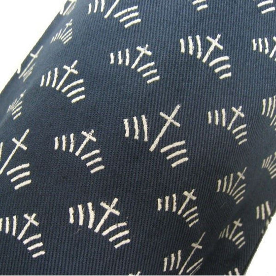 Close-up of the cotton fabric and shobu iris design.