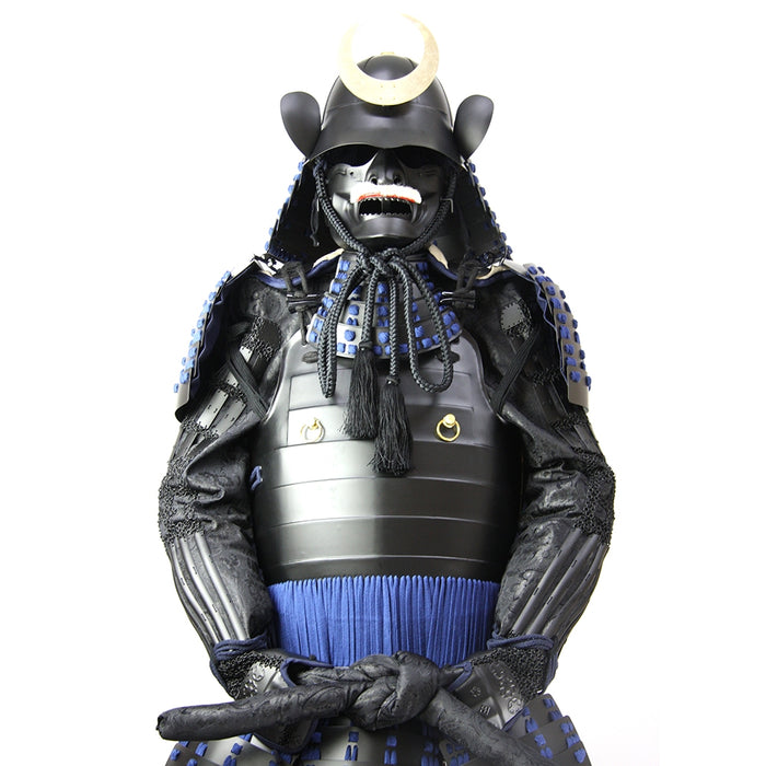 Yalangoch muddatli harbiy xizmatchilarning yashirin kamerasi Busty qora ayollar juni yutib