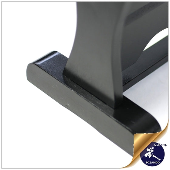 Close-up of the matte finish stand's feet.