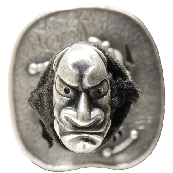 Close-up of the kashira 2
