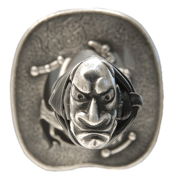 Close-up of the Kashira from the front