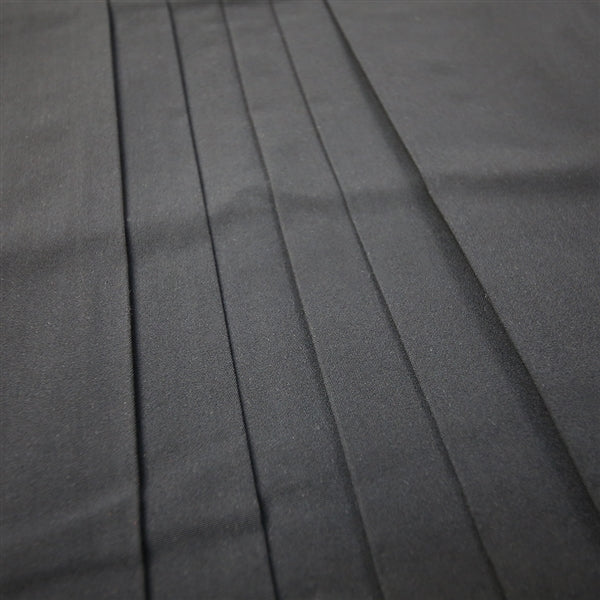 Close-up of the memory pleats themselves.