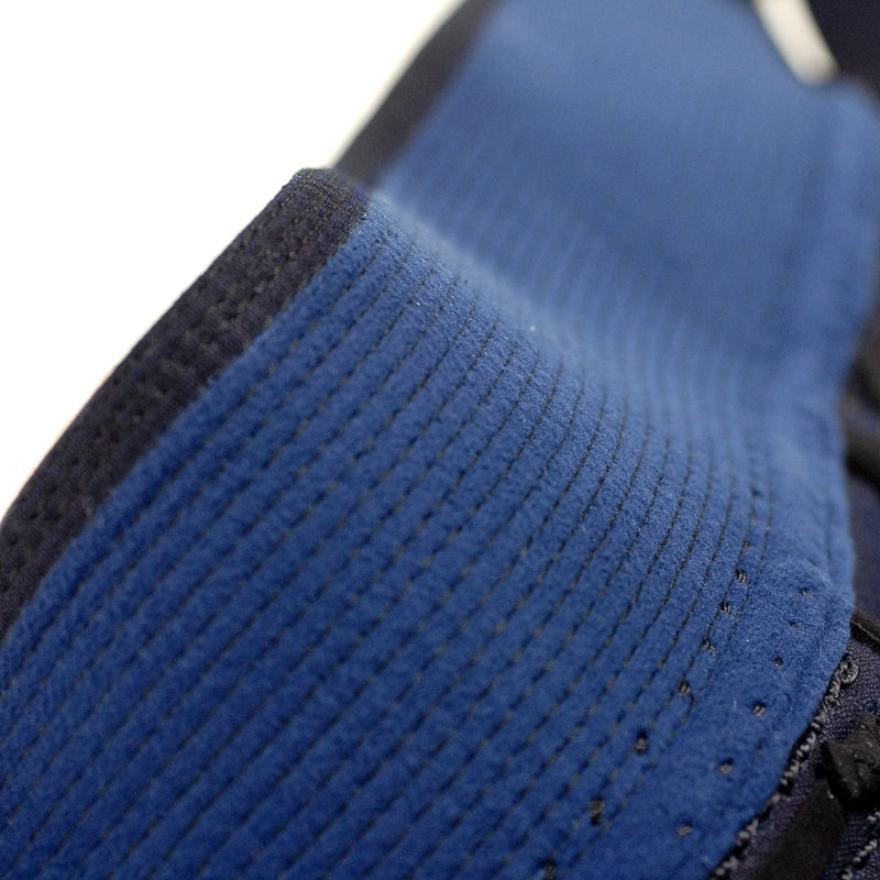 Close-up of the tare's sillead lining.