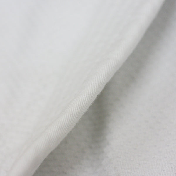 Close-up of the cotton threads.