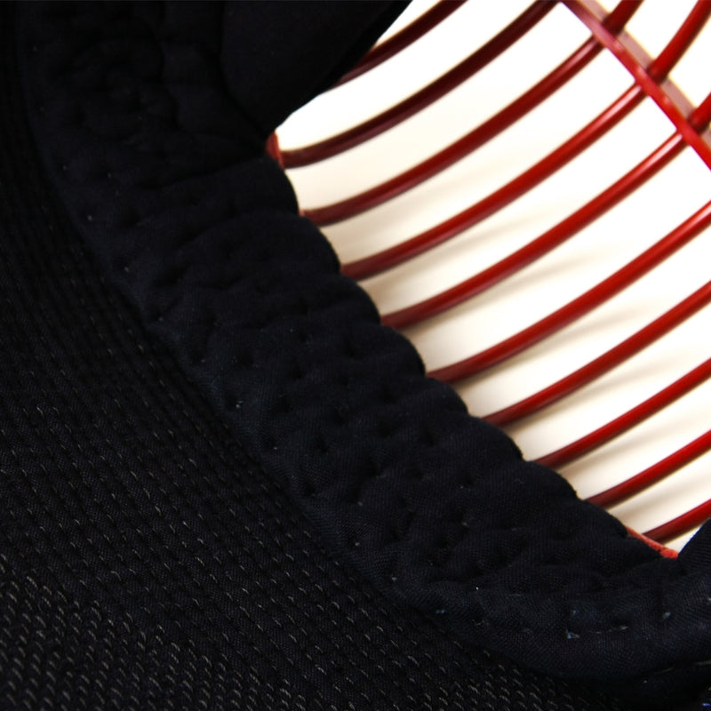 Inside view of the men, showing the cotton uchiwa and the titanium mengane.
