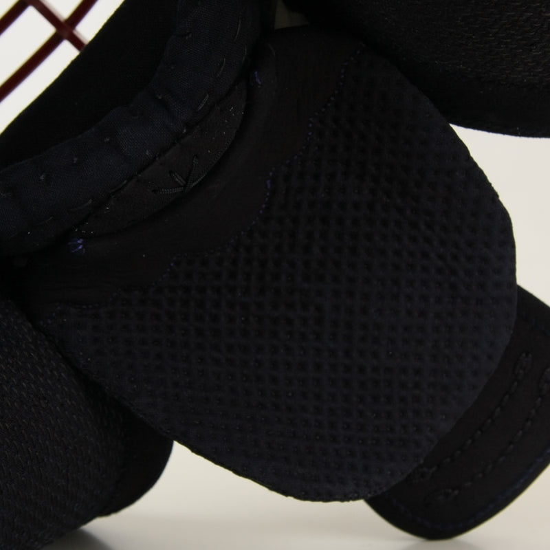 Hand-stitched yojindare that protects your throat.