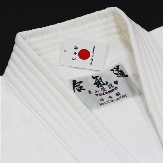 Close-up of the collar.
