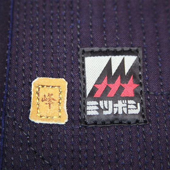 The mitsuboshi and mine tags on the underside of the tare.