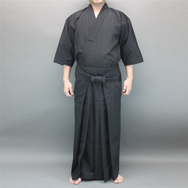 Full view of the akatsuki uniform.