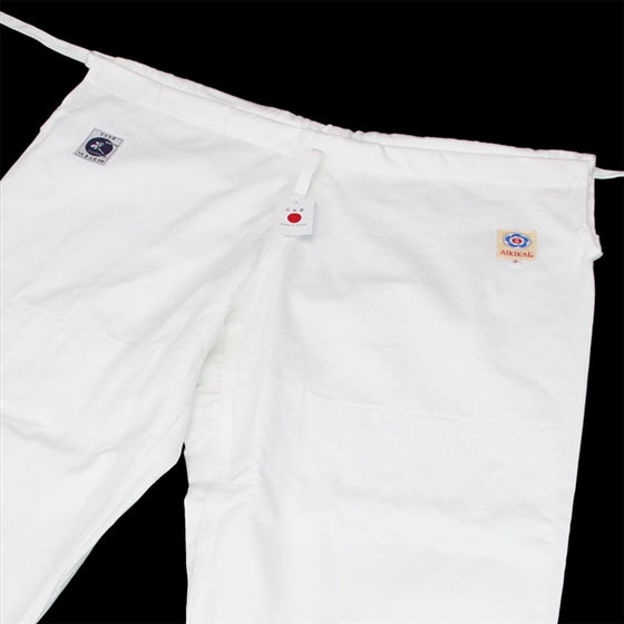 Close-up of the upper part of the pants.