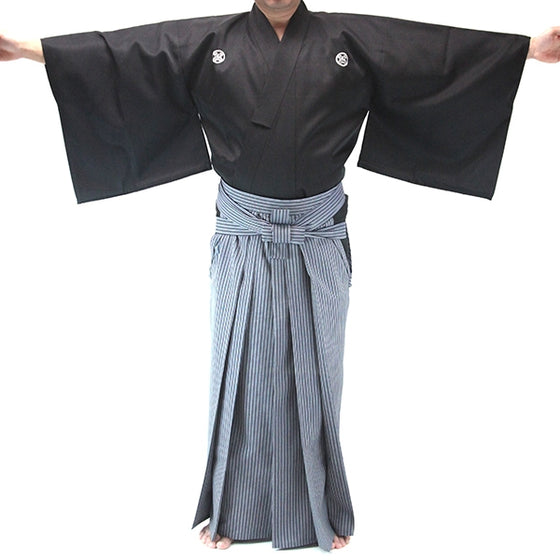 View of the kimono style sleeves alongside the hakama worn.