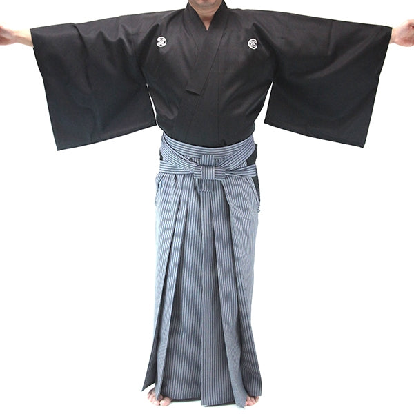 View of the kimono style sleeves alongside the hakama worn.