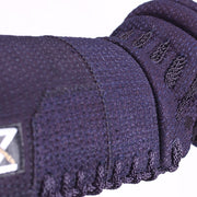 Close-up of the o-ji wrist joint and orizashi futon.
