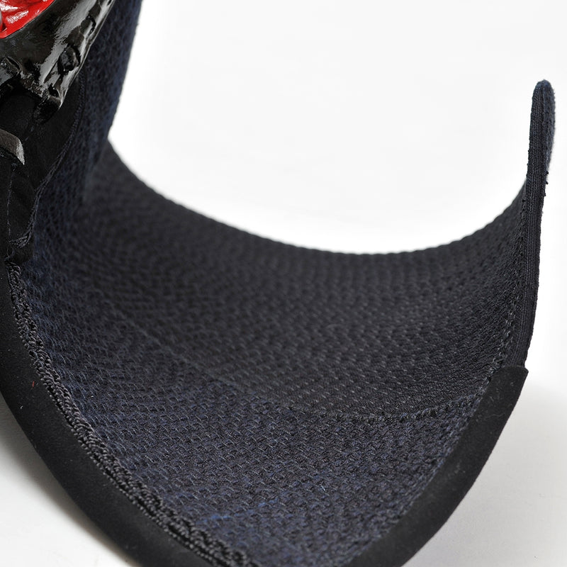 Mendare and gunomezashi stitching close-up.