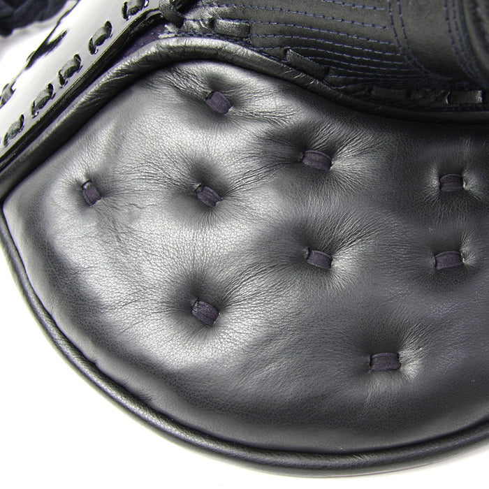 Close-up of the padded wakishita cushion.