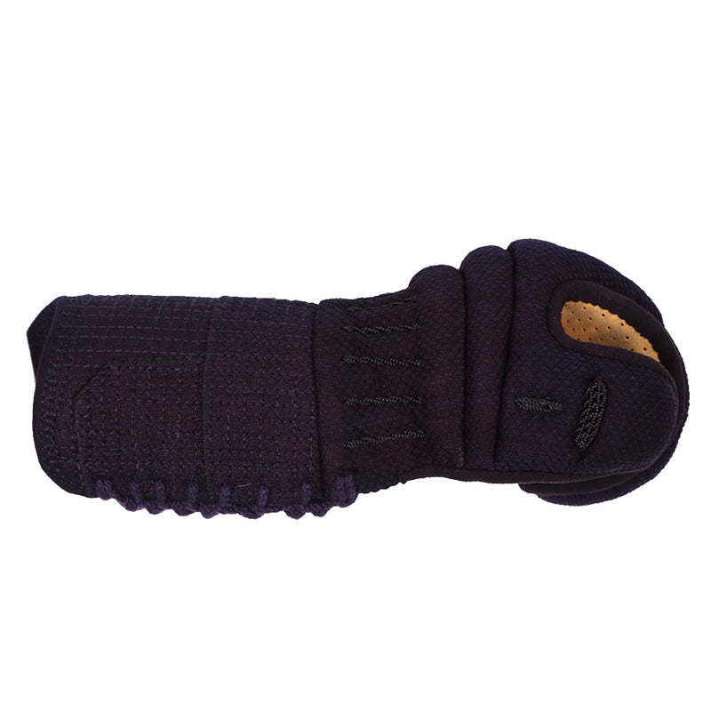 Side-view of the kote showing the thumb.