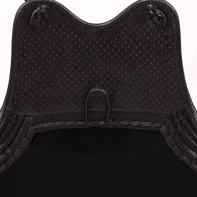 Rear-view of the mune stitching.