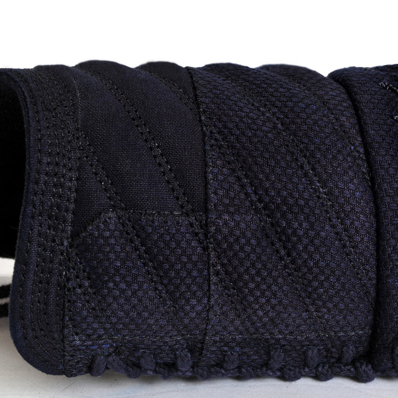 Close-up of the oblique tornado stitch futon on the kote.