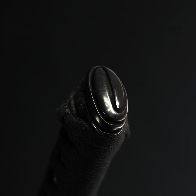 Close-up of the kashira fitting.